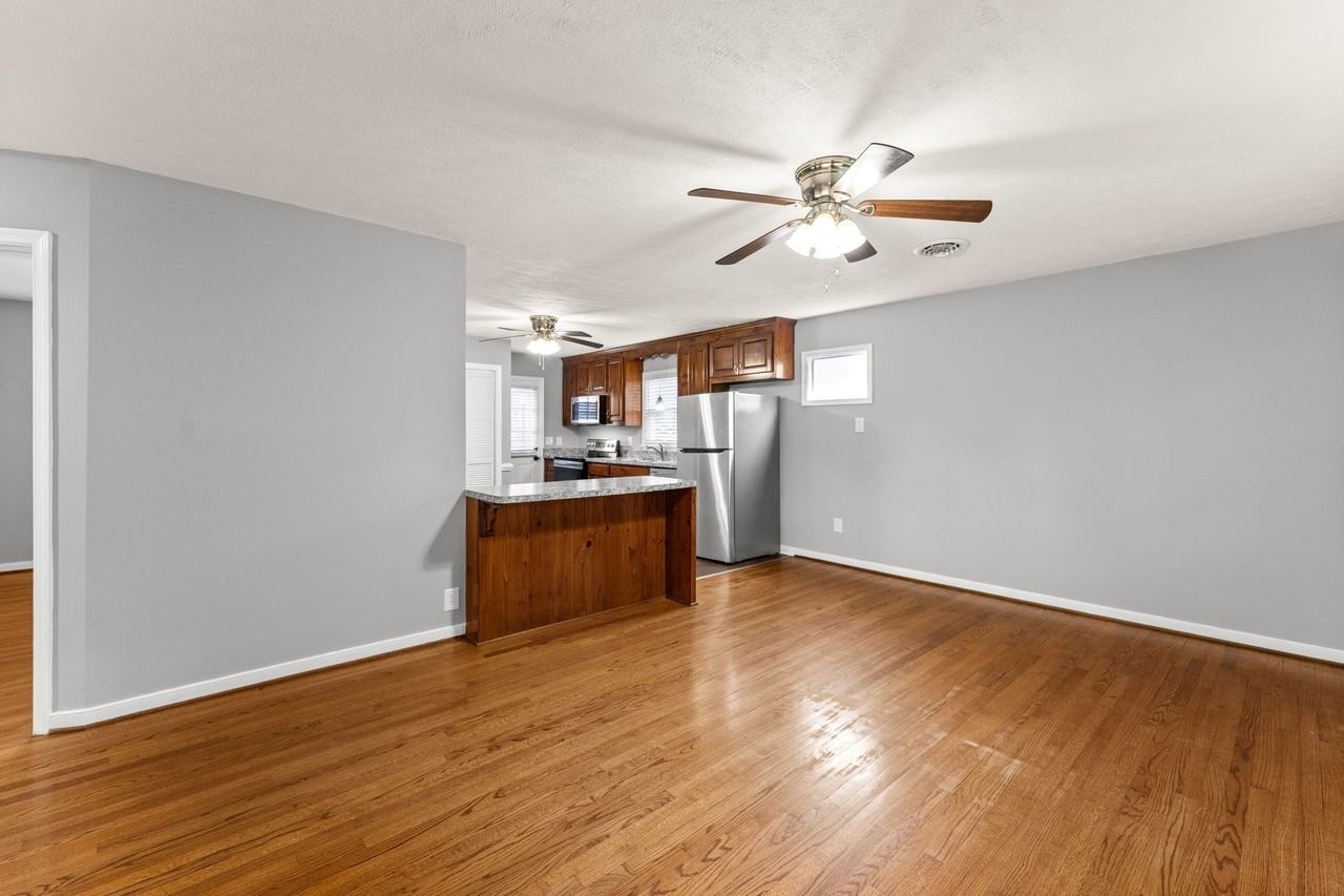 104 N Oak Ave #1 - Photo 4 of 29