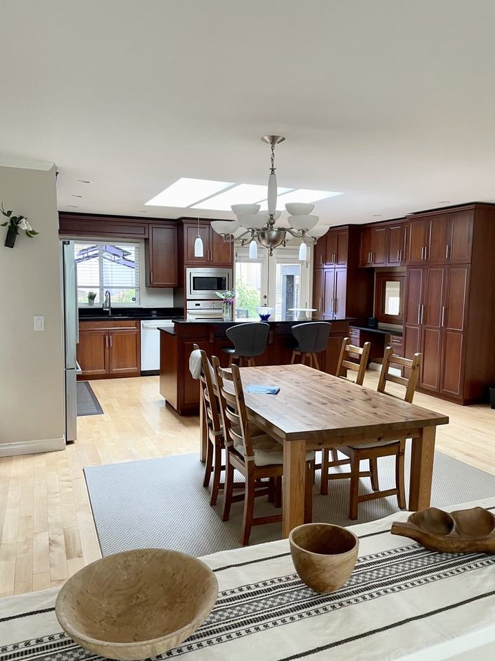 1040 W 19th St - Photo 2 of 12