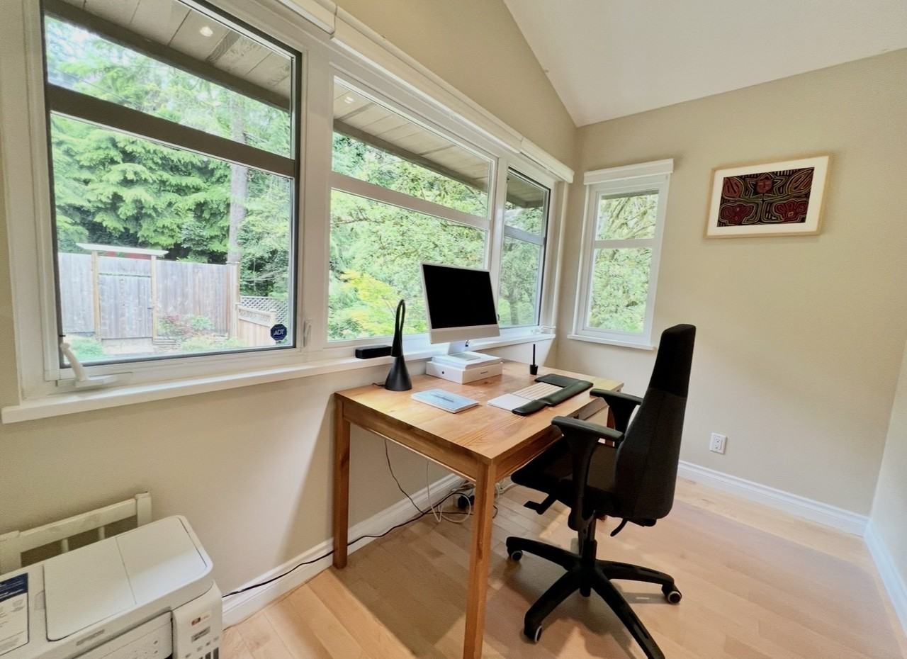 1040 W 19th St - Photo 5 of 12
