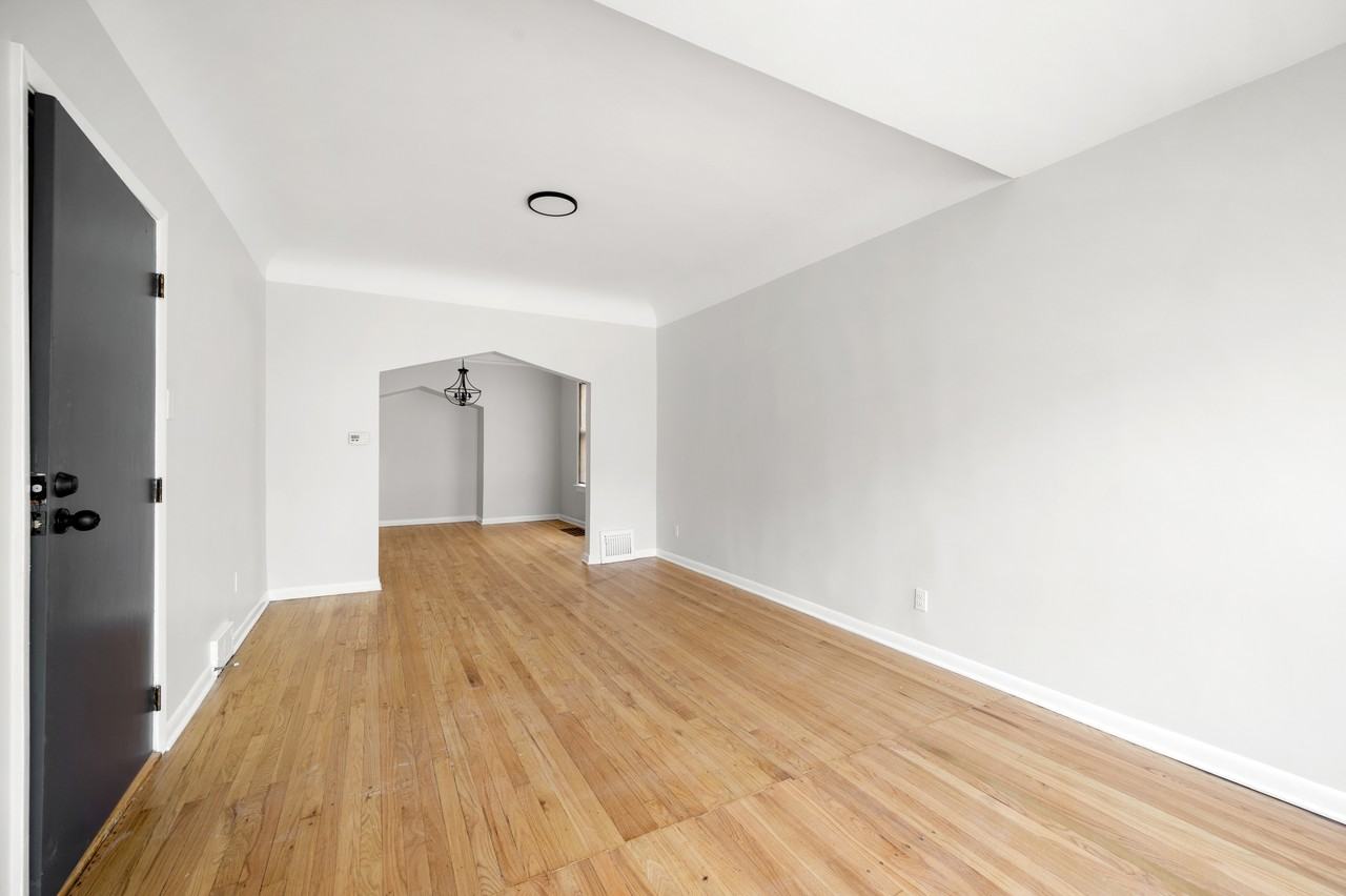 4849 W Hutchinson St #1 - Photo 2 of 27