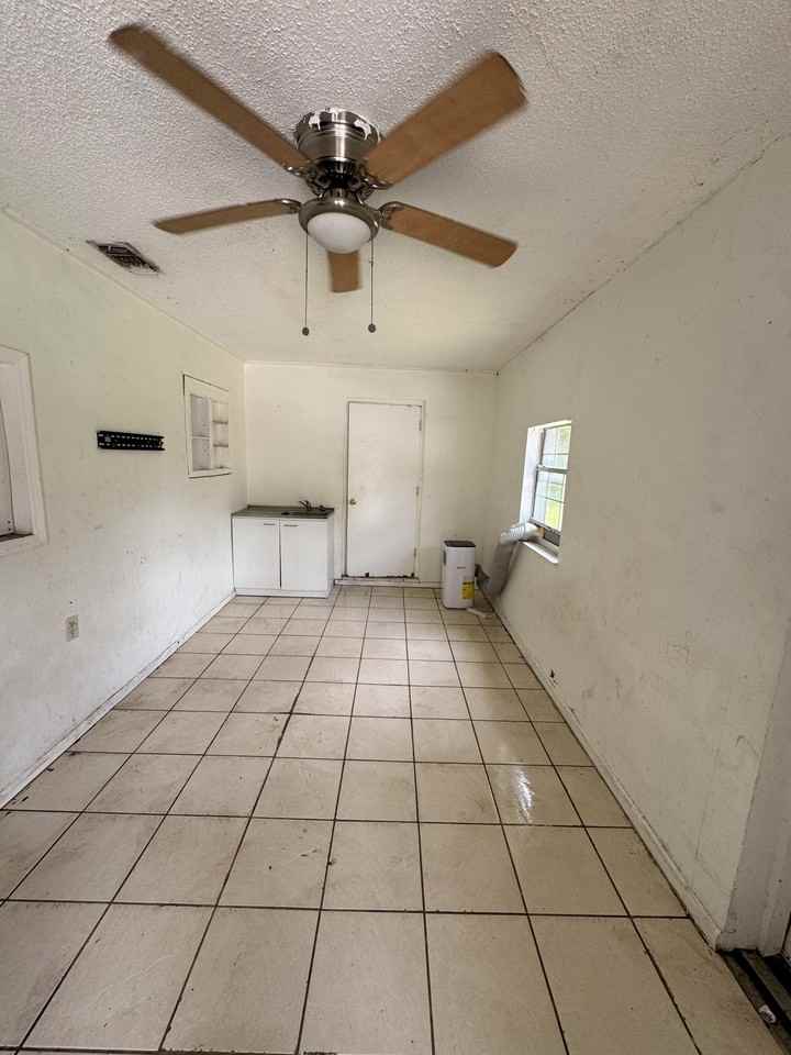 148 Deacon Jones Blvd #4
