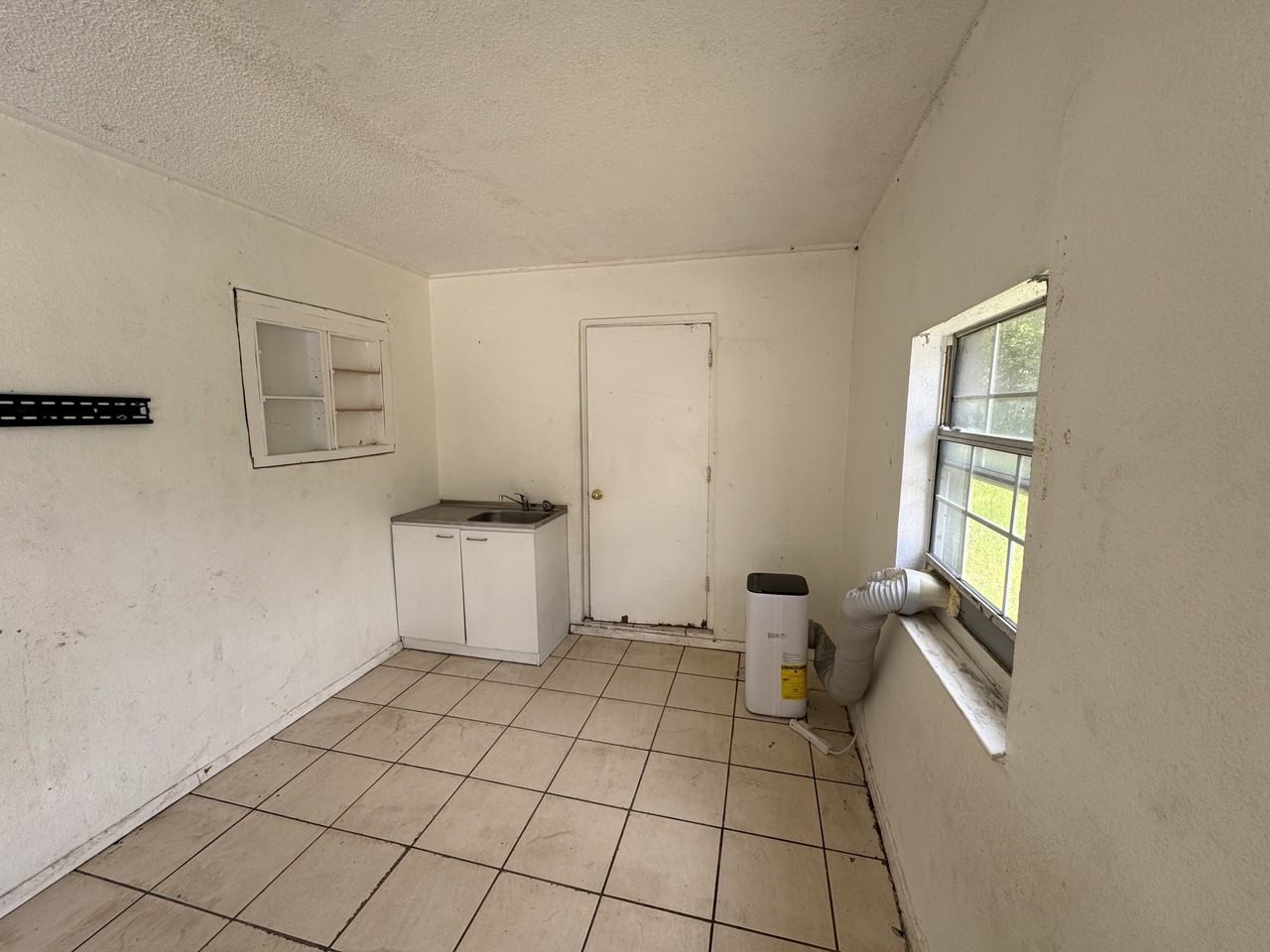 148 Deacon Jones Blvd #4 - Photo 7 of 15