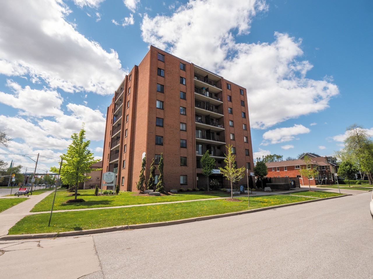 Askin Tower Apartments - Photo 3 of 27
