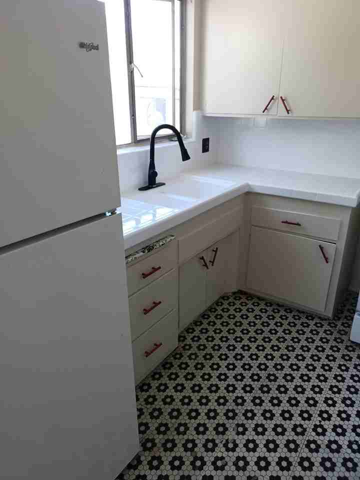 848 South Sherbourne Drive #6 - Photo 3 of 9