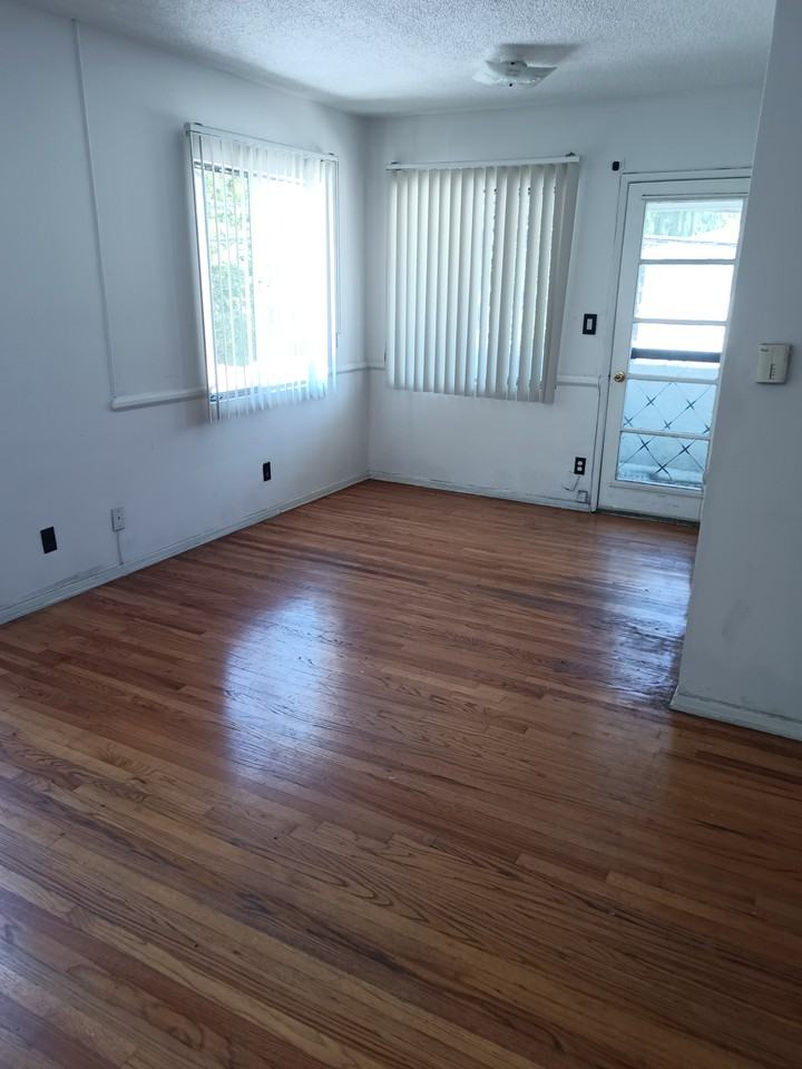 848 South Sherbourne Drive #6 - Photo 6 of 9