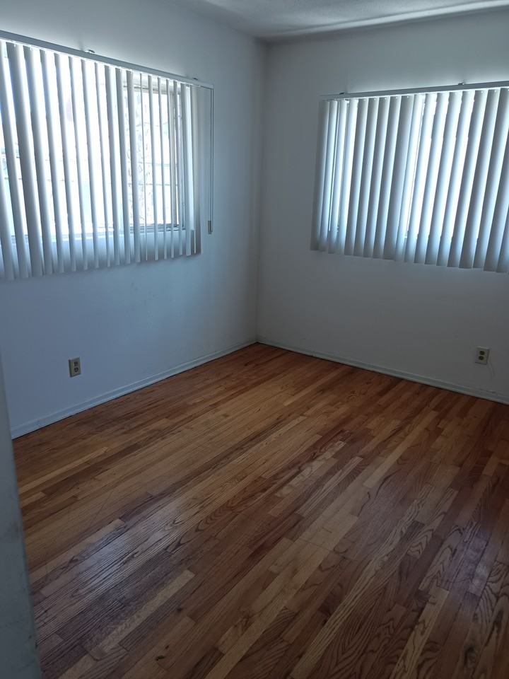 848 South Sherbourne Drive #6 - Photo 7 of 9