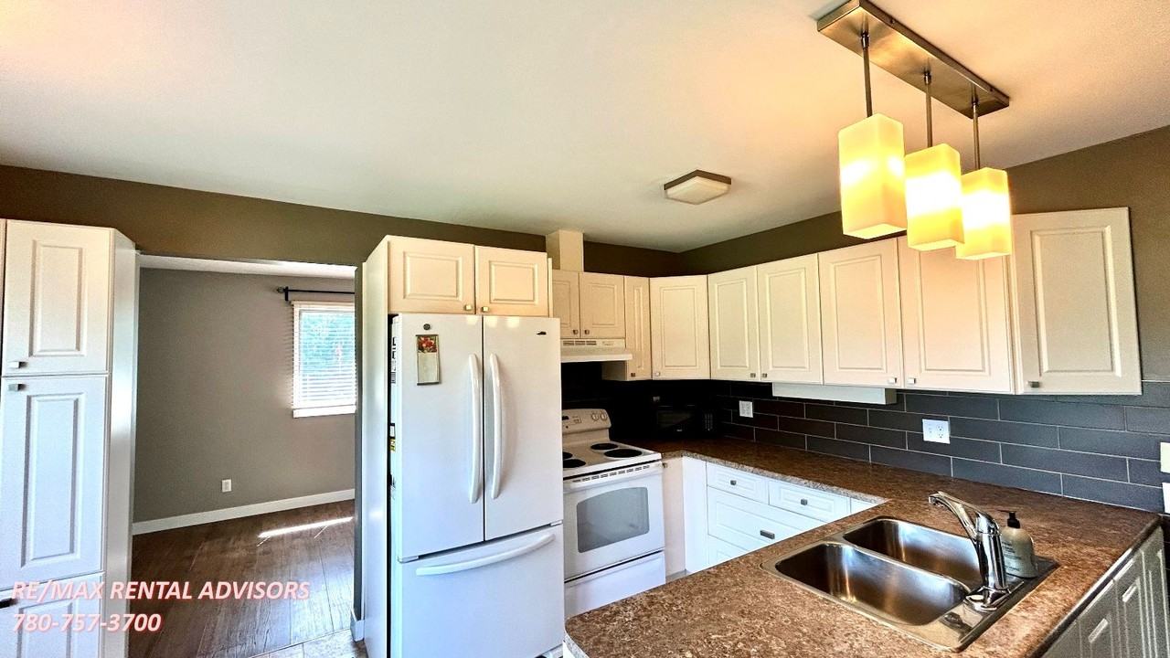10819 43 Ave Nw - Photo 3 of 27