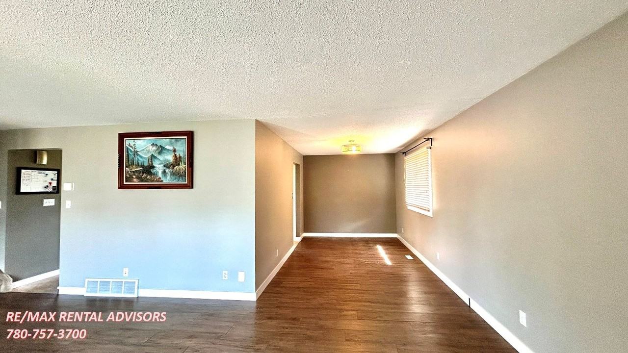 10819 43 Ave Nw - Photo 6 of 27