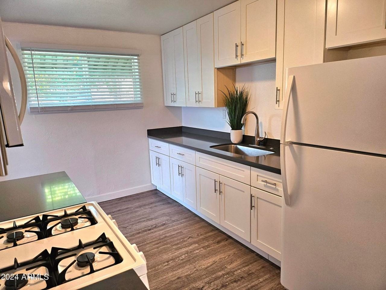 9238 N 7th Ave - Photo 6 of 13