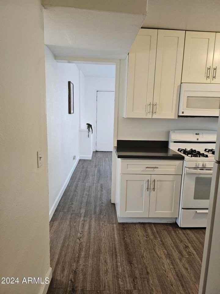 9238 N 7th Ave - Photo 7 of 13