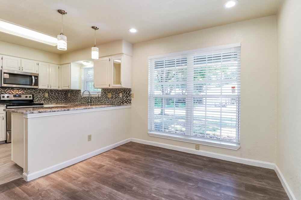 1124 W Hills Ter - Photo 4 of 15