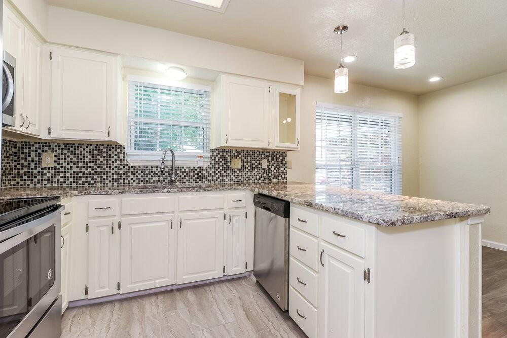 1124 W Hills Ter - Photo 5 of 15
