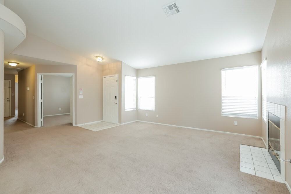8021 Mt Royal Ct - Photo 4 of 16