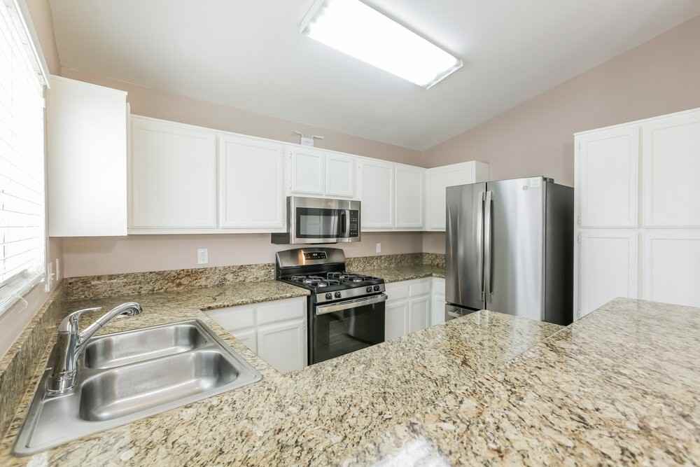 8021 Mt Royal Ct - Photo 6 of 16