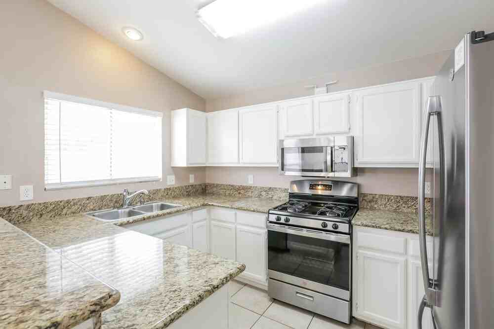 8021 Mt Royal Ct - Photo 7 of 16