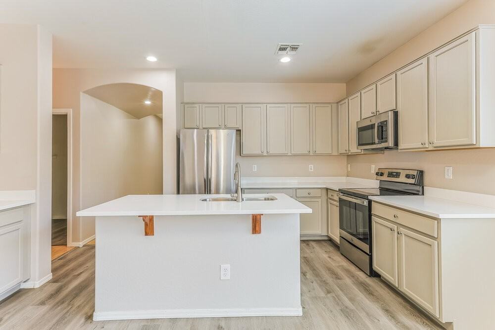 7905 S 73rd Ln - Photo 6 of 19