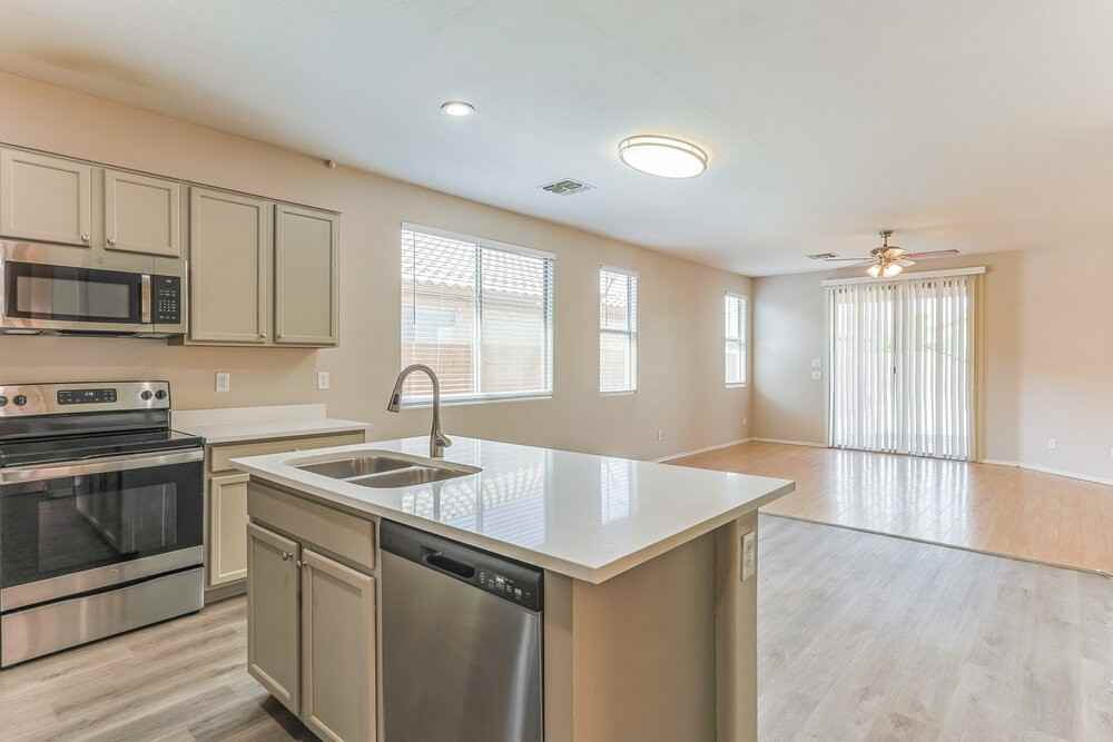 7905 S 73rd Ln - Photo 7 of 19