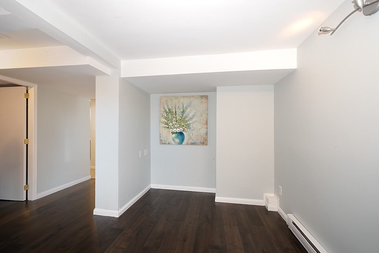 194 West Kings Road - Photo 7 of 19