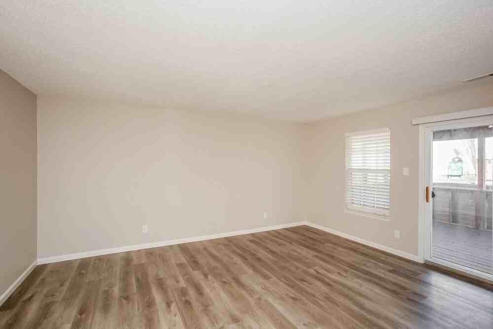 6762 Kinnerton Dr - Photo 5 of 17