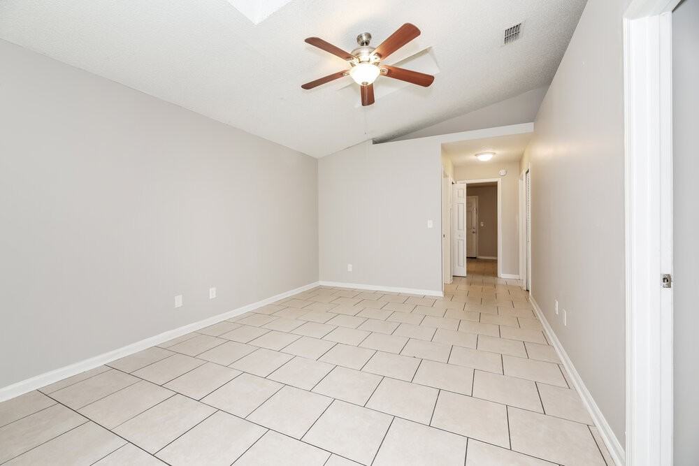 9956 Somerset Grove Ln - Photo 5 of 17