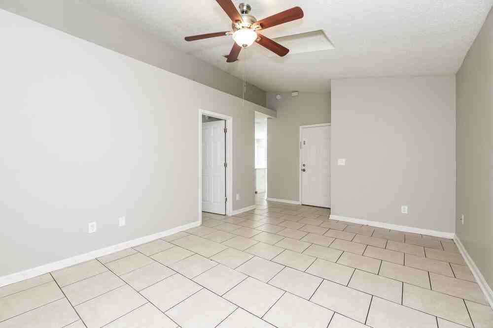 9956 Somerset Grove Ln - Photo 6 of 17