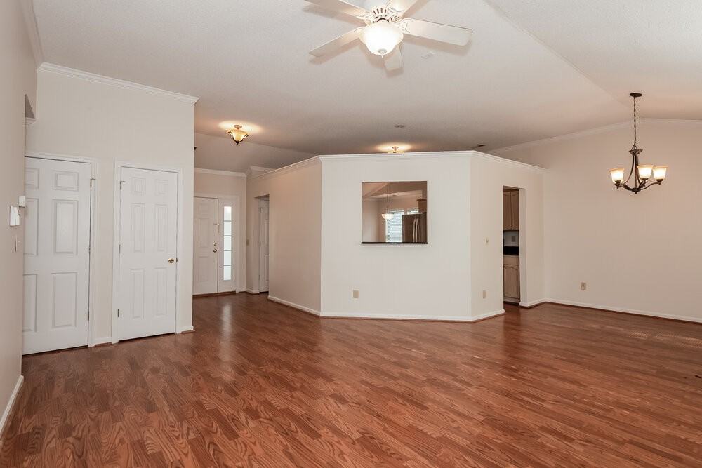 3407 Mayhurst Dr - Photo 5 of 16