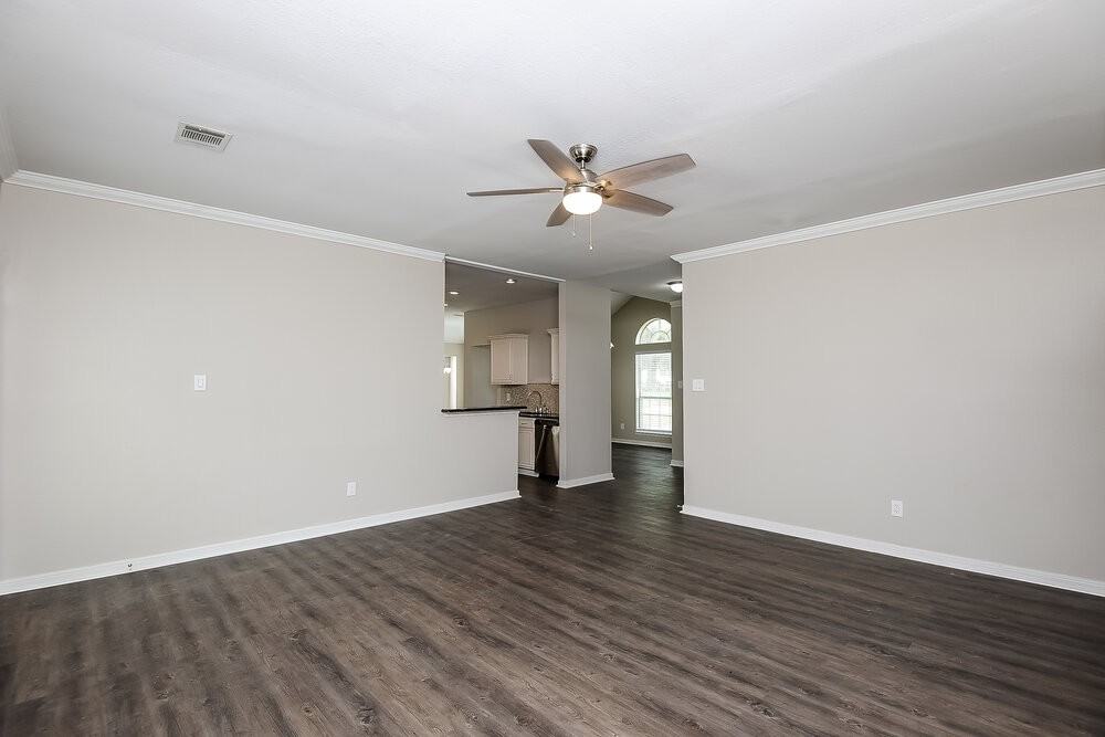 611 Inglewood Ct - Photo 4 of 16