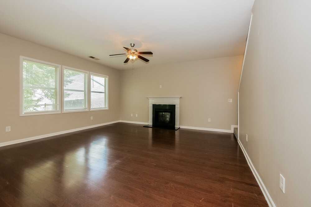 102 Worthing Ln - Photo 4 of 17