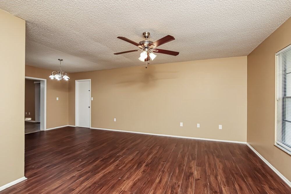 431 Veronica Ave Ne - Photo 5 of 16