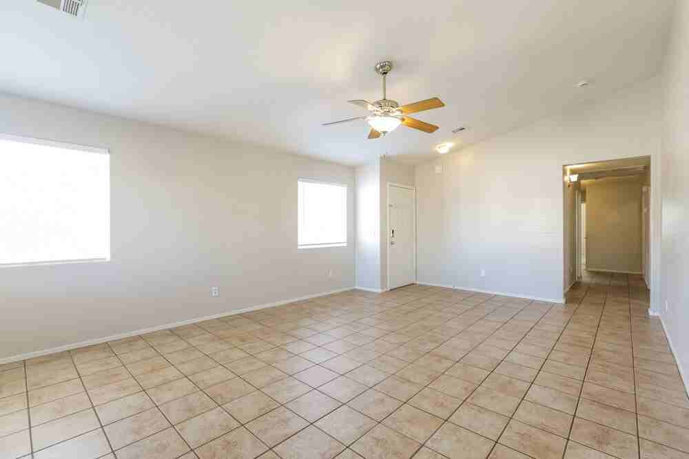 5420 Pepperpike Ave - Photo 3 of 16