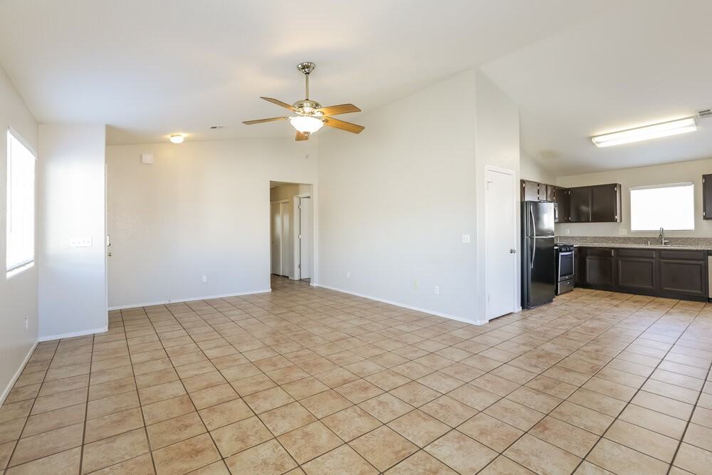 5420 Pepperpike Ave - Photo 5 of 16