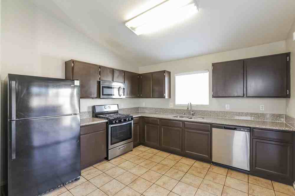 5420 Pepperpike Ave - Photo 7 of 16