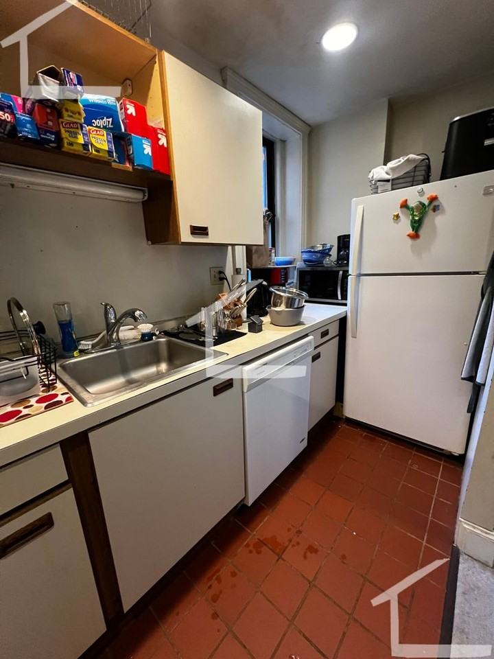 448 Park Dr - Photo 2 of 9