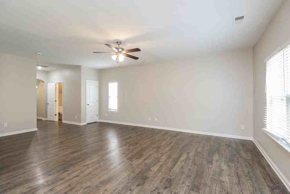 1017 Helms Rd - Photo 6 of 17