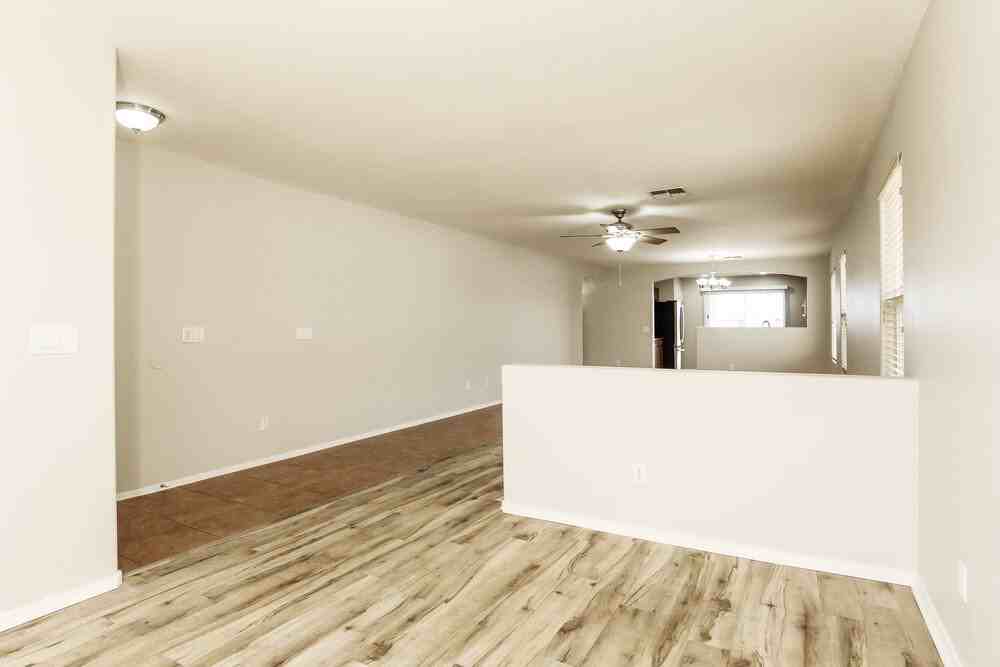 15066 W Buchanan St - Photo 3 of 16
