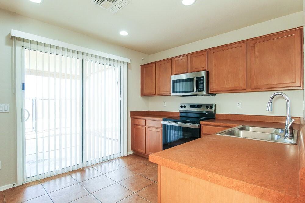 15066 W Buchanan St - Photo 7 of 16