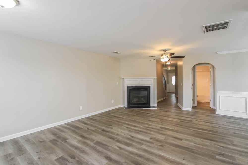 2436 Cornell Cir - Photo 5 of 17