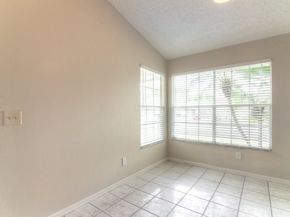 1247 Holly Springs Cir - Photo 5 of 13