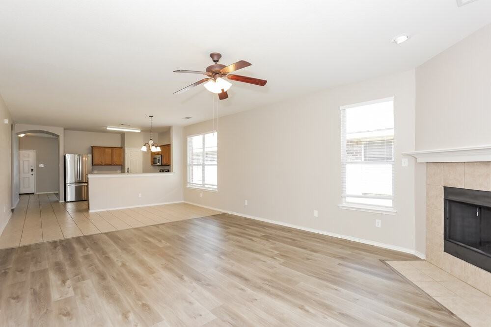 7633 Hollow Forest Dr - Photo 3 of 19