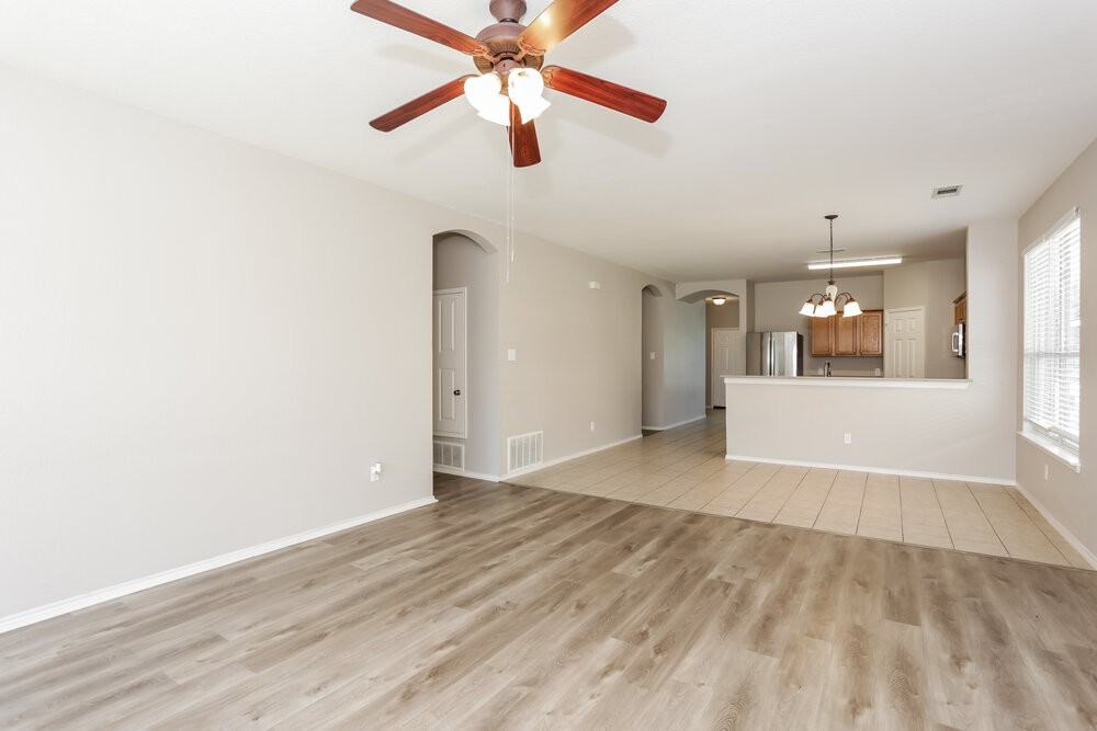 7633 Hollow Forest Dr - Photo 4 of 19