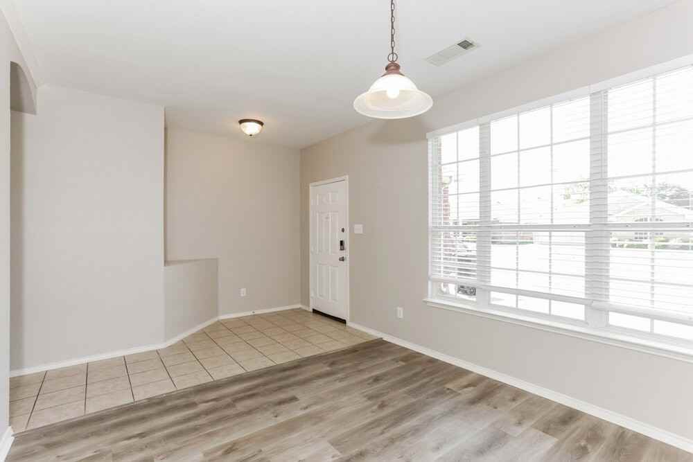 7633 Hollow Forest Dr - Photo 7 of 19