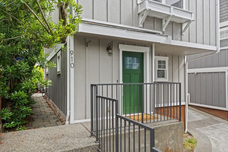910 N 74th St - Photo 4 of 26
