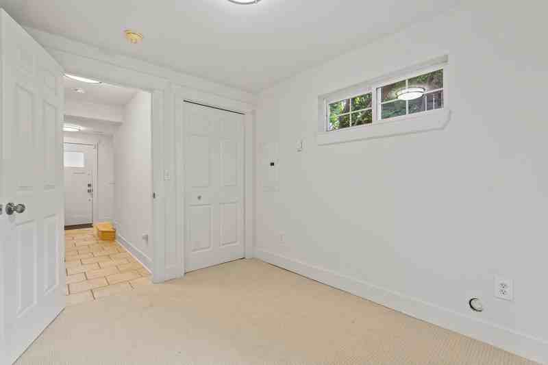 910 N 74th St - Photo 6 of 26