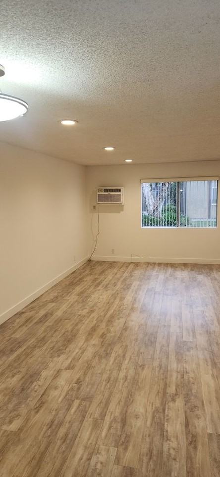 16750 Sherman Way - Photo 5 of 5