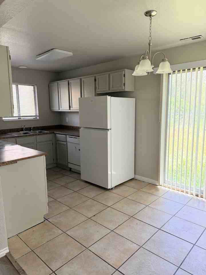213 S 1400 W #213 - Photo 3 of 6