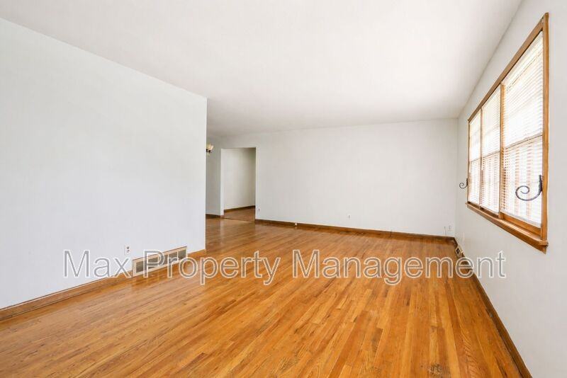 4414 63rd St - Photo 3 of 36