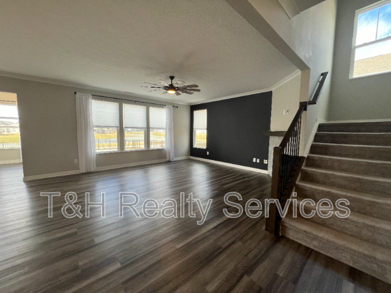 3224 Emmaline Dr - Photo 5 of 50