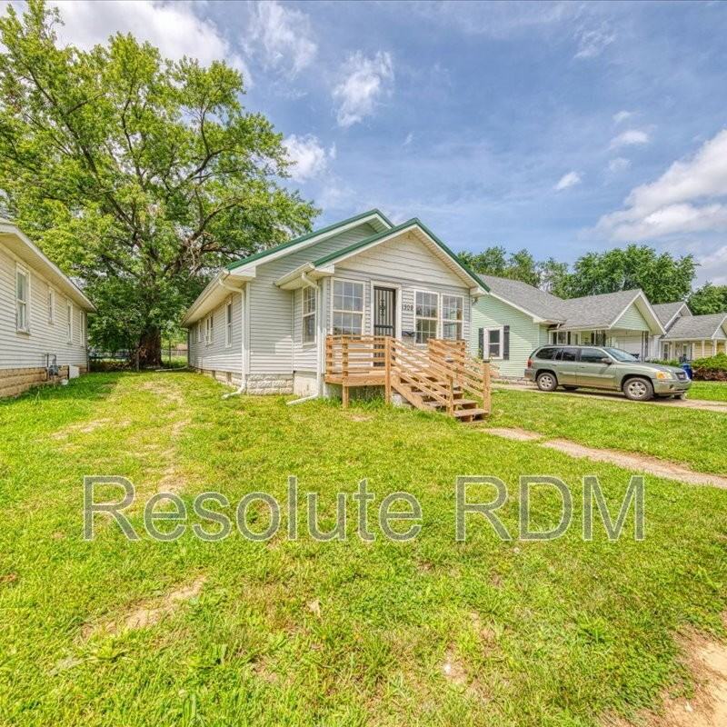 1308 E Taylor St - Photo 3 of 29