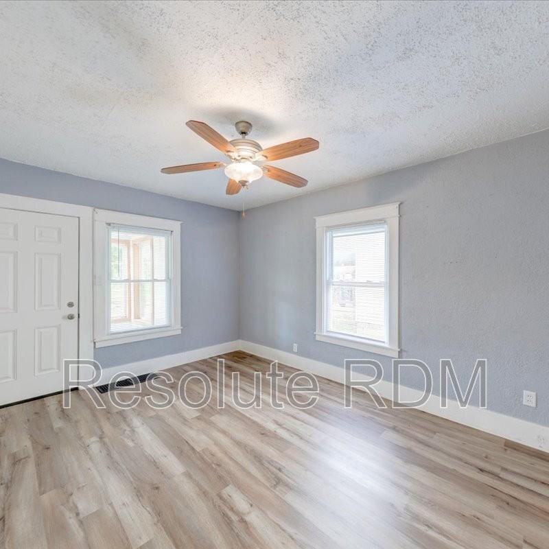 1308 E Taylor St - Photo 6 of 29