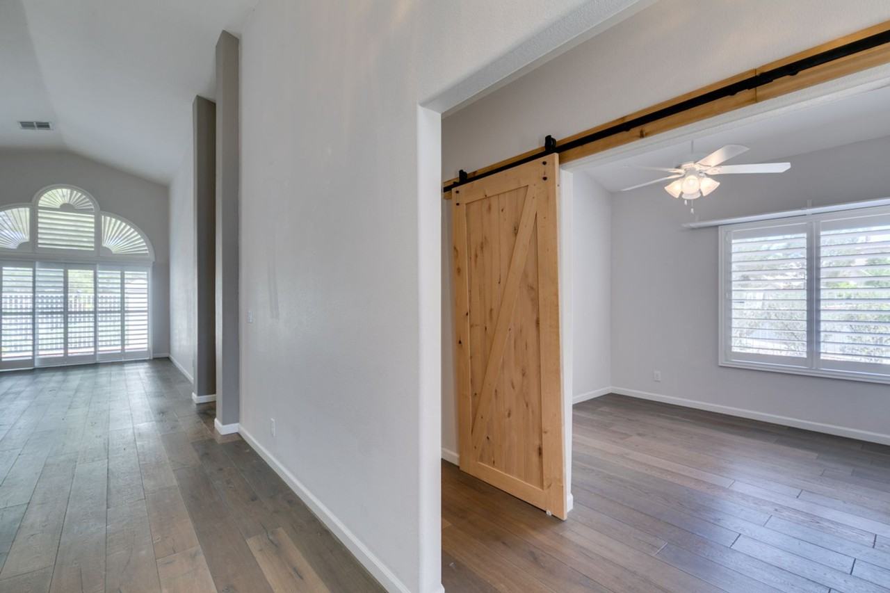 135 Wildhorn Ct - Photo 3 of 40